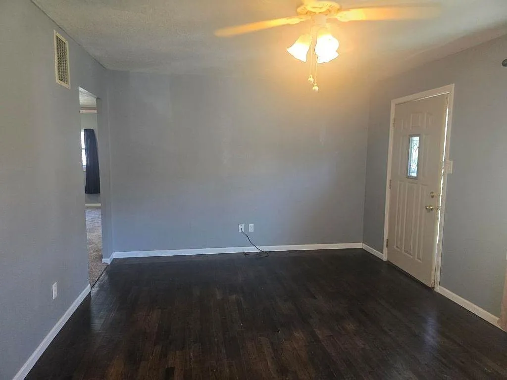 2 bed, 768 sqft, $925 — Photo 2