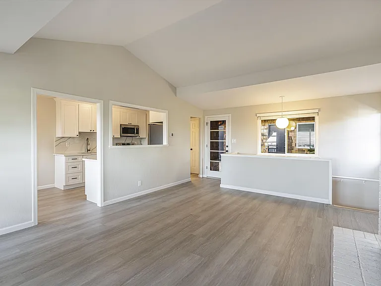 109 Cleland Ave — Photo 4