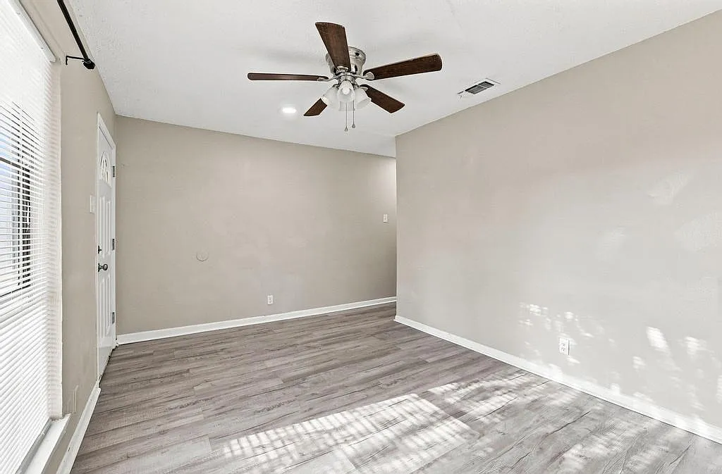 2 bed, 736 sqft, $1,100 — Photo 4