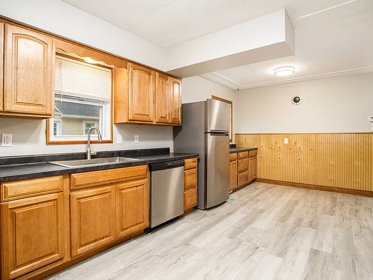 1679 Rosedale Ave — Photo 11