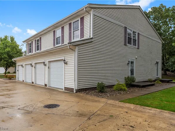 9995 Independence Dr #8B, North Royalton, OH 44133
