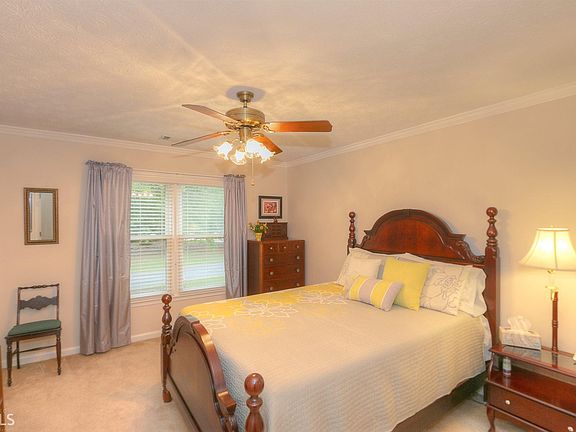 2nd image of 3745 Windlake Dr