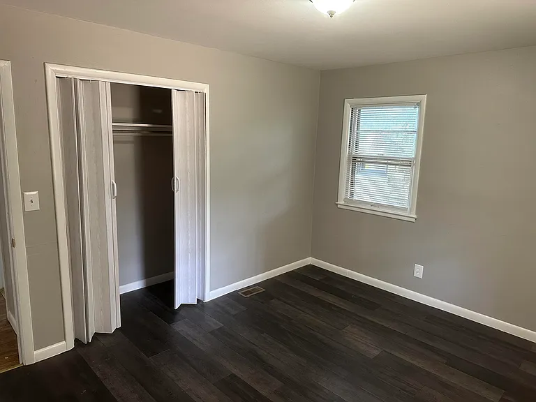 1072 Hudson Ave — Photo 4