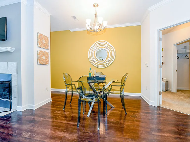 Reserve at Wauwatosa — Photo 10