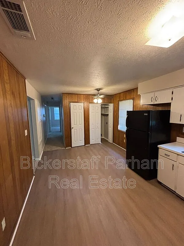 3 bed, 1.5 bath, 1008 sqft, $1,195 — Photo 3