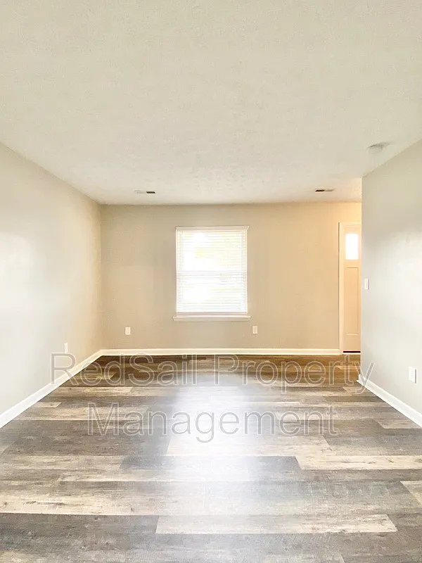 3 bed, 3.0 bath, 1584 sqft, $2,195 — Photo 3