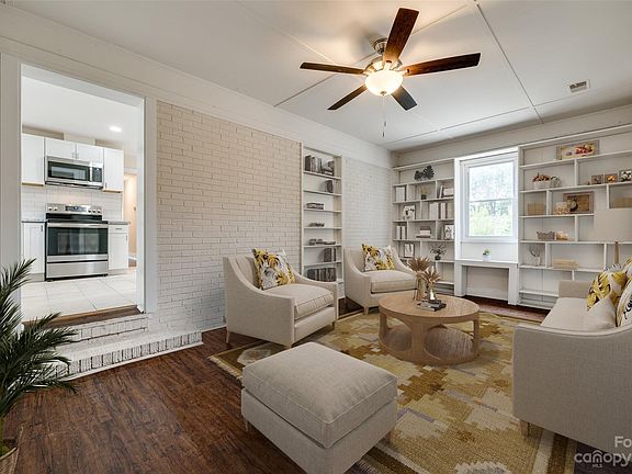 4th image of 1014 Holly Dr