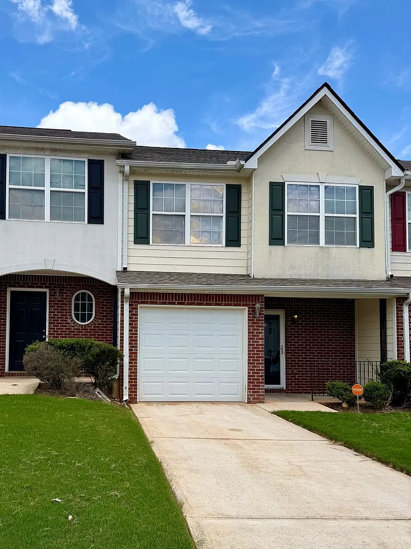 Remodeled 3 bedroom townhouse in Jonesboro — Photo 1