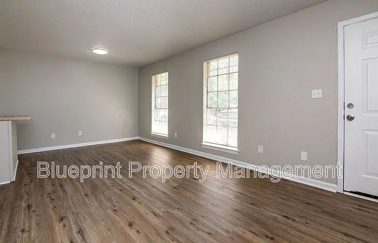 1917 18th Pl N — Photo 3