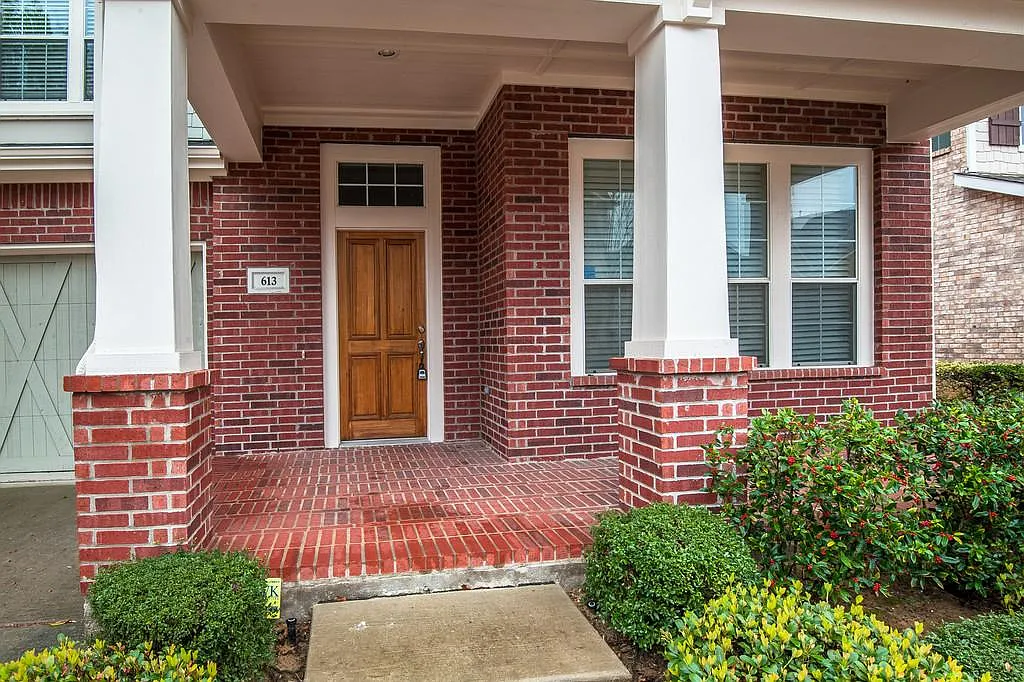 4 bed, 2770 sqft, $2,900 — Photo 3