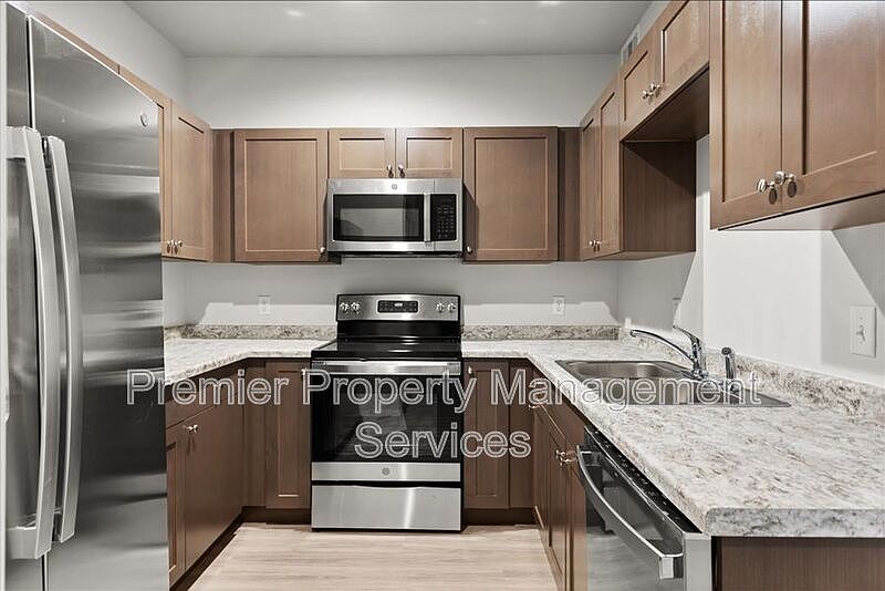 1st image of 1127 Alderson Ave #211
