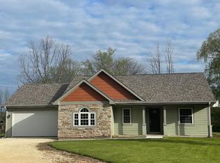 1255 Westwood Dr, Grafton, WI 53024