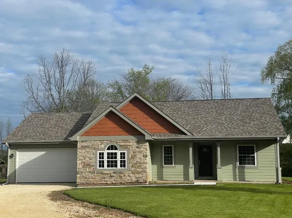1255 Westwood Dr, Grafton, WI 53024