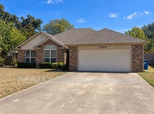 306 Old Forge Dr, Bentonville, AR 72712