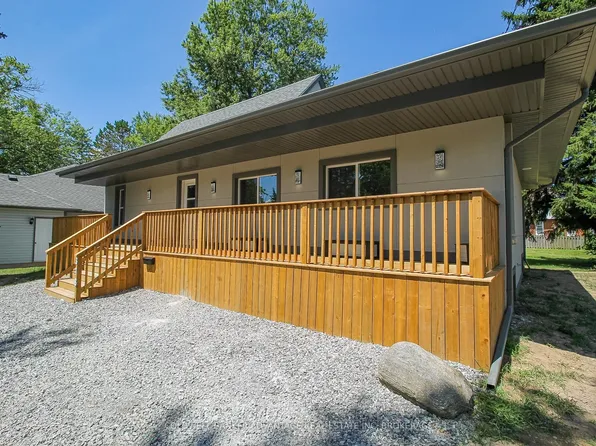 378 Thorold Rd, Welland, ON L3C 3W6