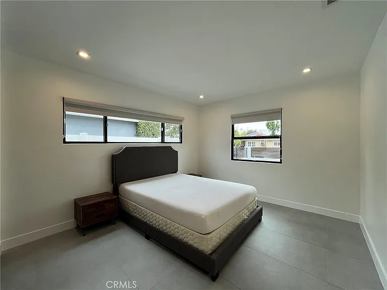 5735 Saloma Ave — Photo 10