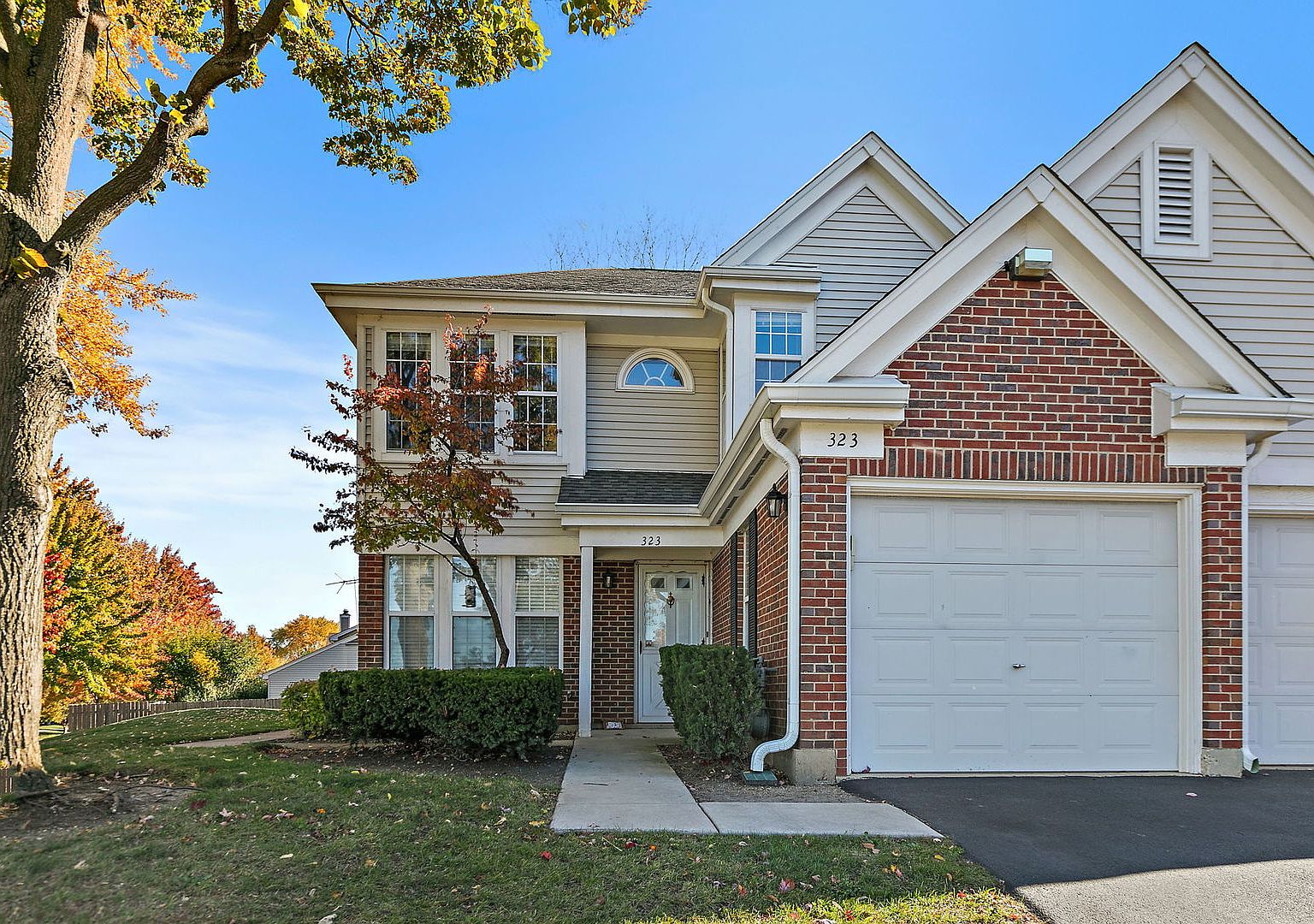 323 Green Knoll Ln #323, Streamwood, IL 60107 | Zillow
