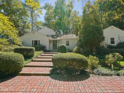 24 Sawmill Ln, Greenwich, CT, 06830