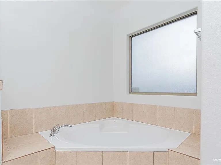 1426 Julian Cir — Photo 10