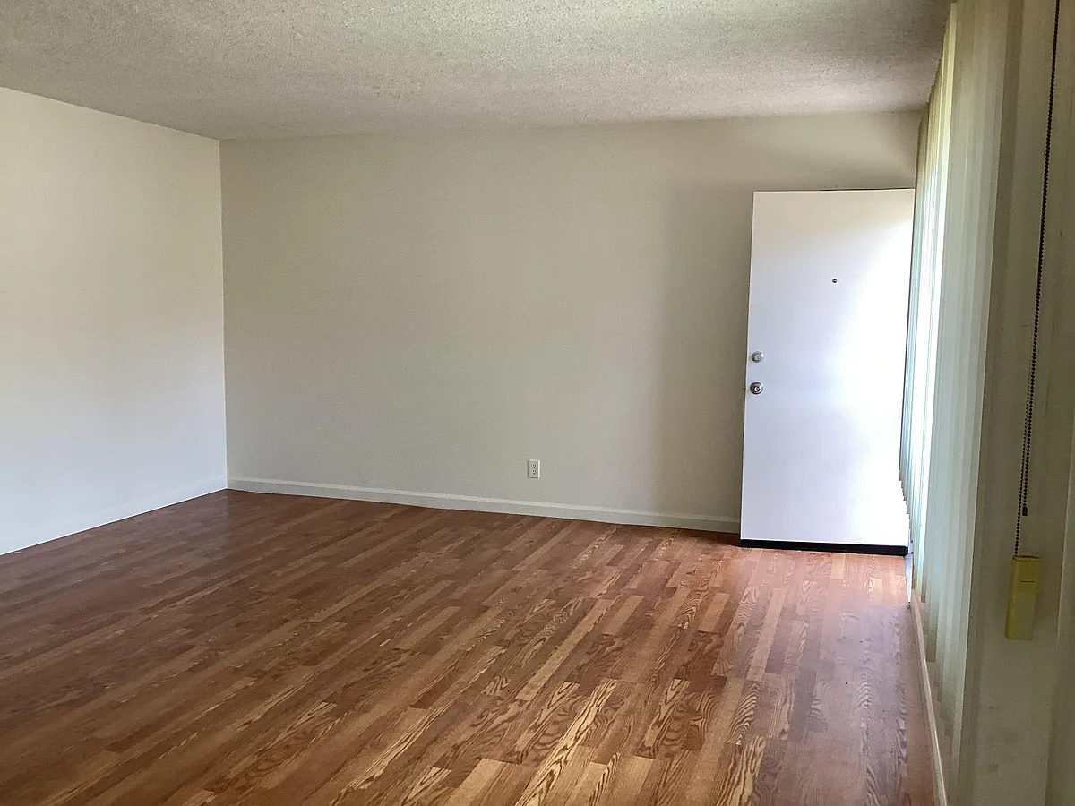 Living room - 3236 Fairesta St