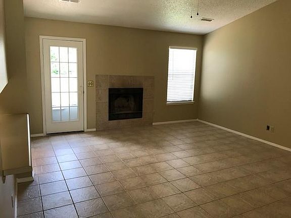 3rd image of 1591 N Timberline Dr