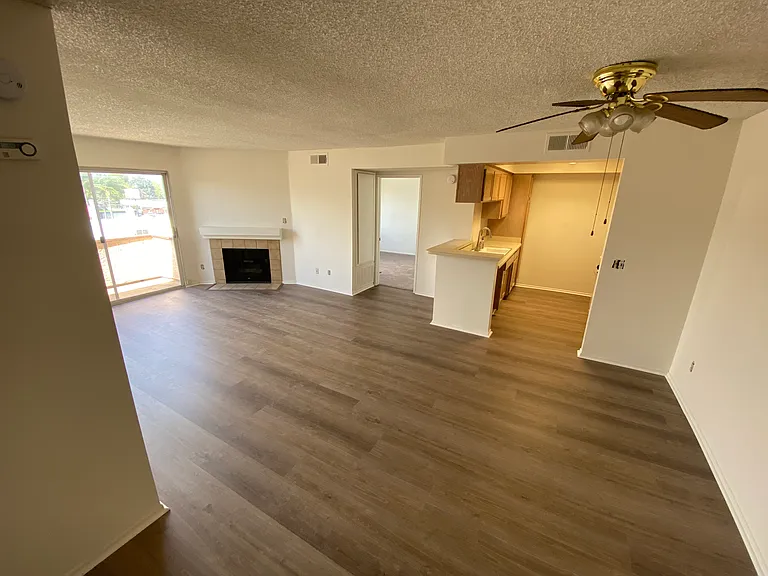 22501 Del Valle — Photo 14