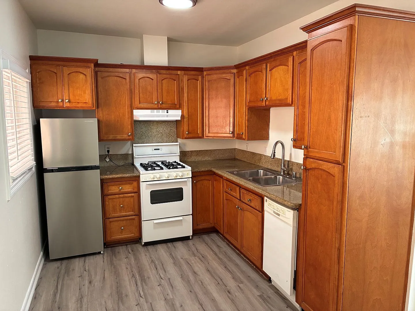 Spanish Style Living In Long Beach! — Photo 4