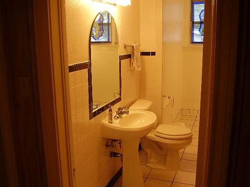 5th image of 2111 FRESNO DR