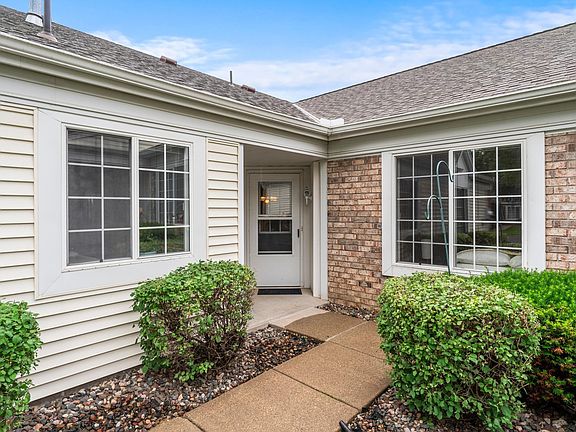 4th image of 9274 Prairieview Trl N