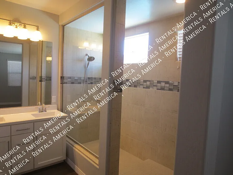 3636 E Lodgepole Dr — Photo 4