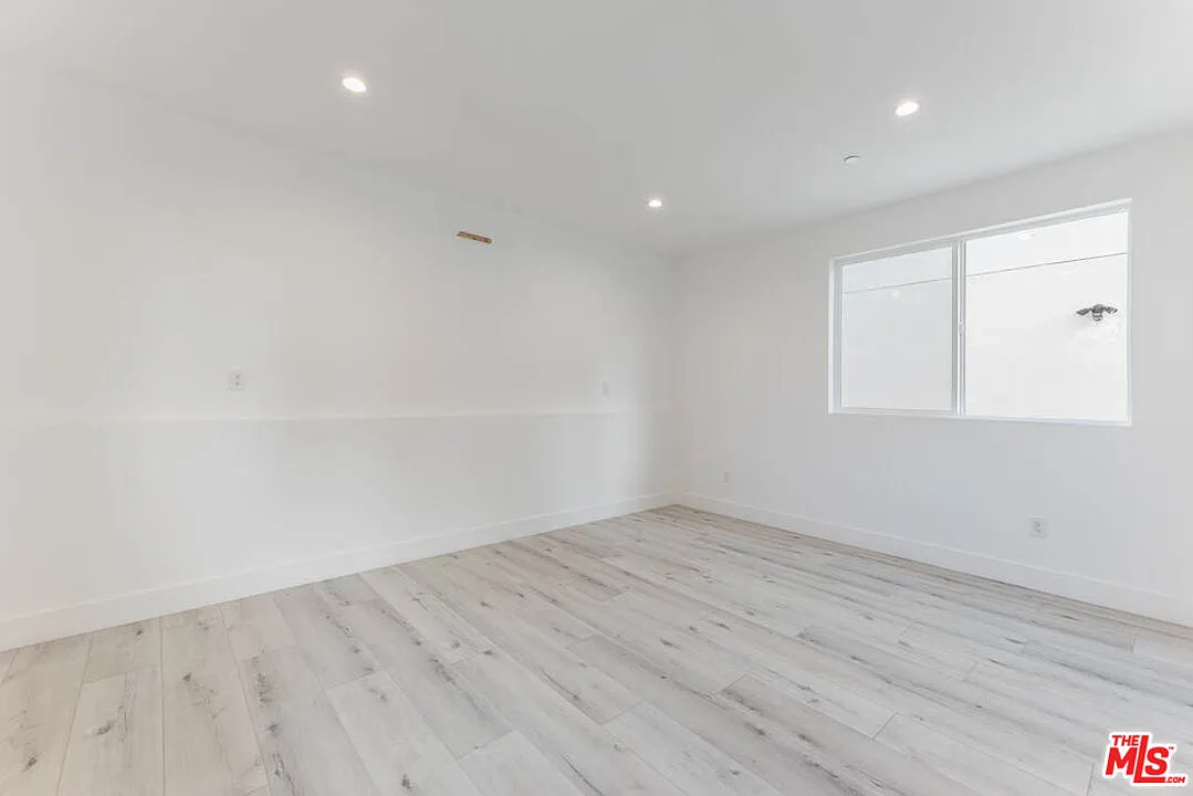 3 bed, 3.0 bath, 1260 sqft, $3,995 — Photo 3
