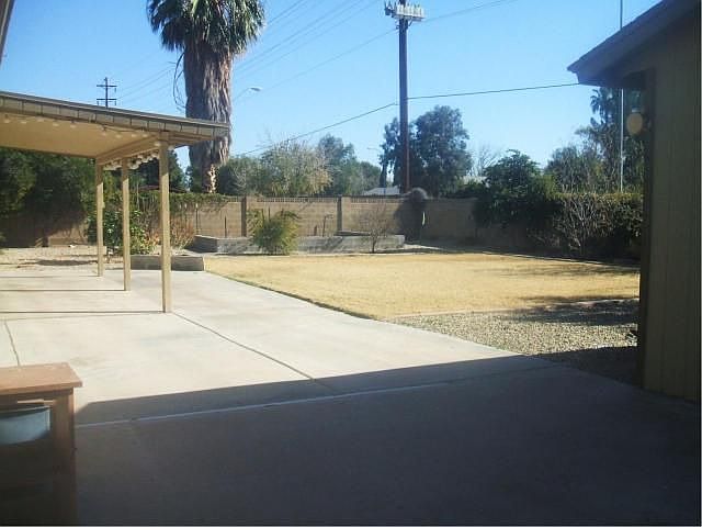 Spacious Back Yard 