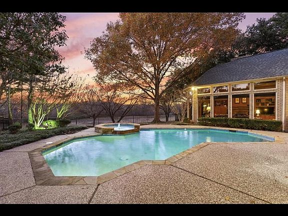 4th image of 5327 Willow Wood Ln