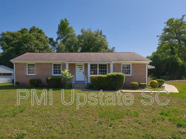 100 Truman St, Laurens, SC 29360