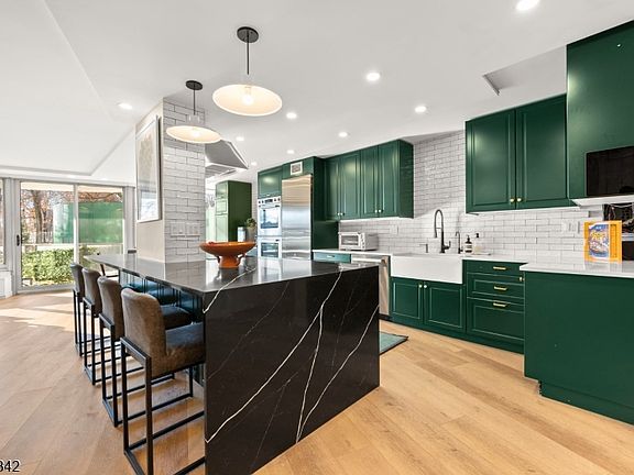 5th image of 1 Claridge Dr #111