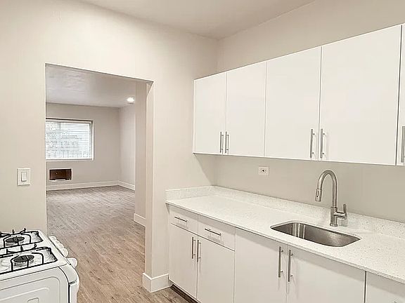 3rd image of 1537 Jefferson Ave #4