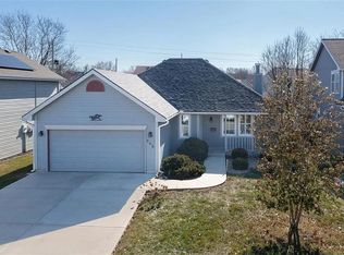 909 Village St, Leavenworth, KS 66048