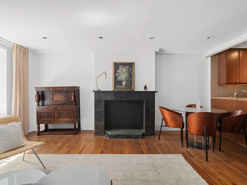1st image of 41 W 10th St