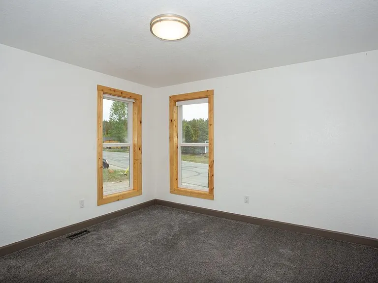 106 Reliance Dr — Photo 1