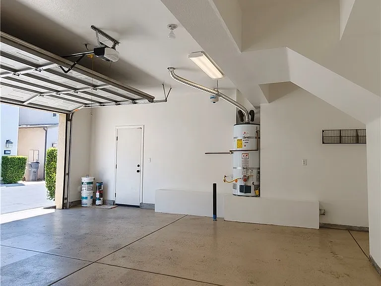 15765 Lindbergh Ave — Photo 33