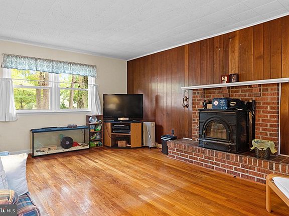 4th image of 282 Hillsmere Dr