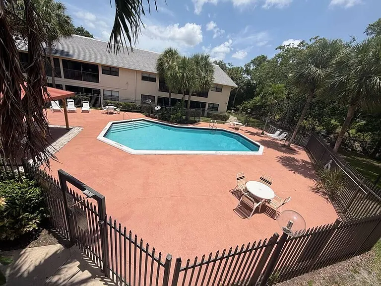 2977 Riverside Dr — Photo 22