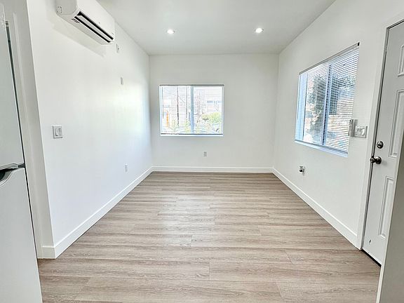 4th image of 419 S Lake St #101