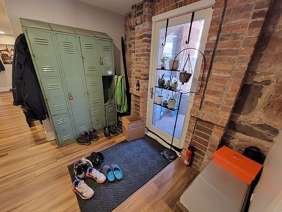 5th image of 1509 E Superior St #100