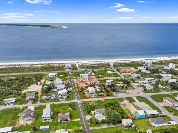 135 Pine St, Port Saint Joe, FL 32456