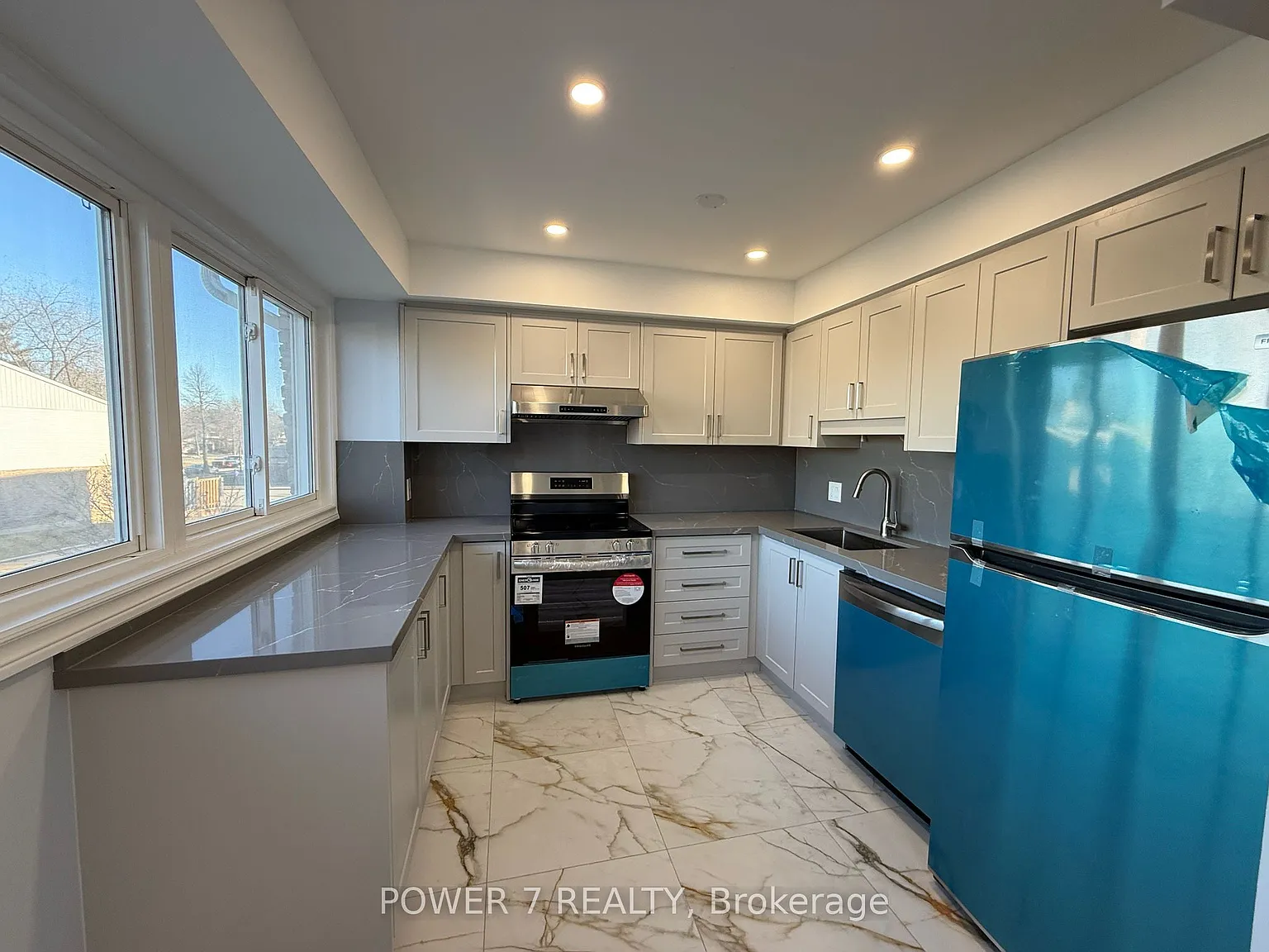 3 bed, $3,200 — Photo 2