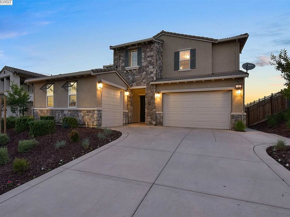 1st image of 80 Country Club Dr