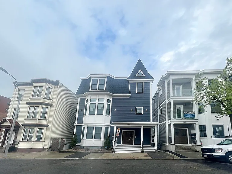360 Meridian St #7 — Photo 2