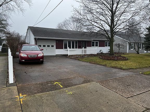 2nd image of 2908 N Bayview Ln