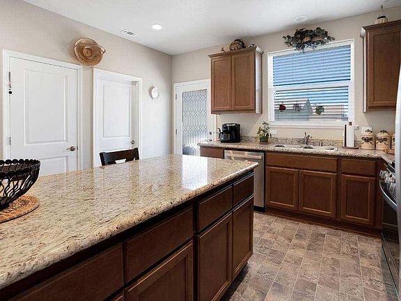 5th image of 716 Spreckels Rd